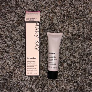 MK beige5 timewise luminous wear liquid foundation